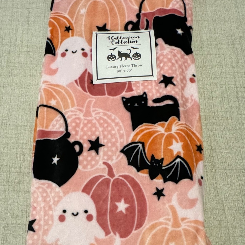Halloween Collection | NWT Halloween Print Luxury Fleece Throw